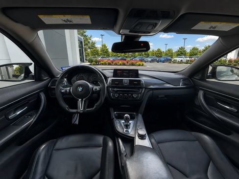 Used 2018 BMW M4 Coupe RWD image 17