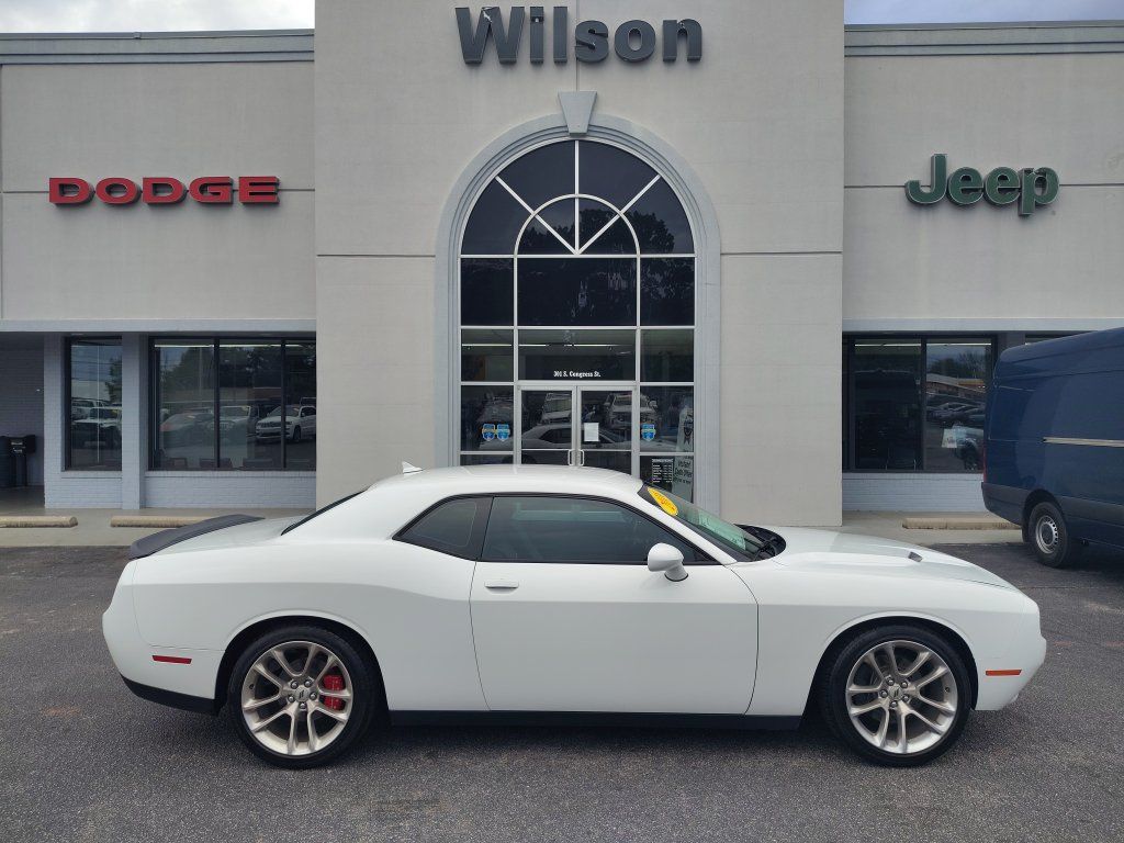 Used 2016 Dodge Challenger SXT Plus RWD image 1