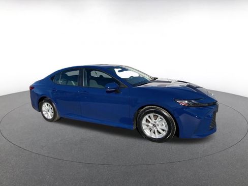 Used 2025 Toyota Camry LE image 2