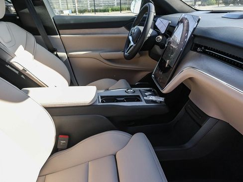 New 2026 Volvo EX90 Plus image 17