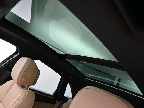 Certified 2023 Porsche Macan AWD/4WD image 12