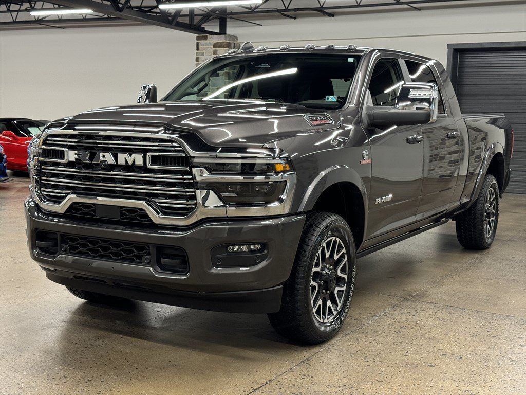 Used 2025 RAM 2500 Limited AWD/4WD image 3
