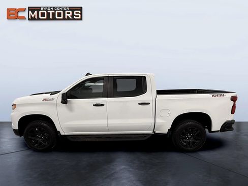 Used 2022 Chevrolet Silverado 1500 LT Trail Boss w/ LT Trail Boss Premium Package AWD/4WD image 3