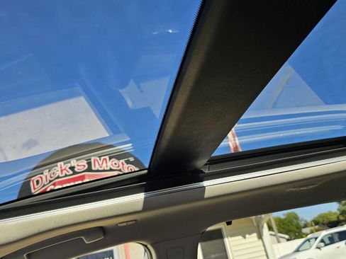 Used 2022 Nissan Rogue SV w/ SV Premium Package image 10