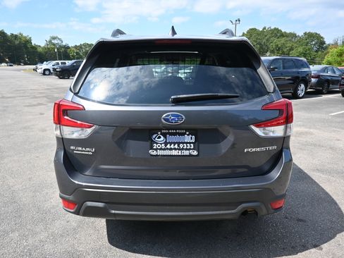 Used 2021 Subaru Forester Premium image 8