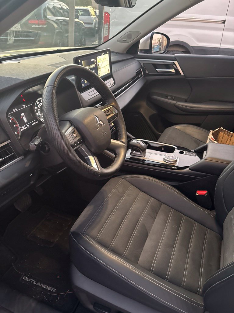 Used 2025 Mitsubishi Outlander SE AWD/4WD image 8
