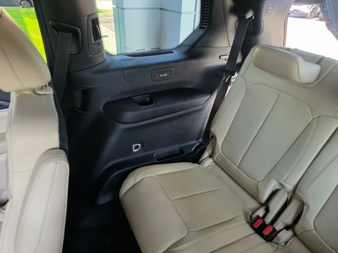 Used 2023 Jeep Grand Cherokee L Limited w/ Luxury Tech Group II AWD/4WD image 19