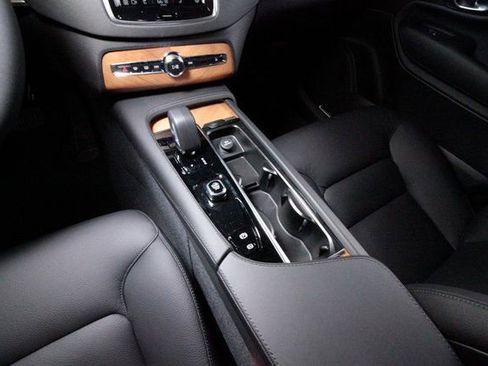 Certified 2025 Volvo XC90 B6 Plus w/ Protection Package Premier image 10