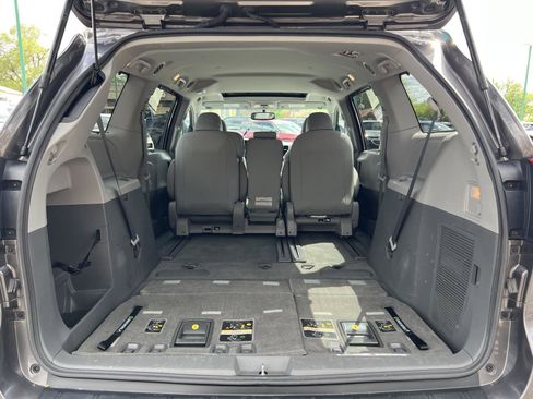 Used 2017 Toyota Sienna XLE w/ XLE Navigation Package FWD image 51