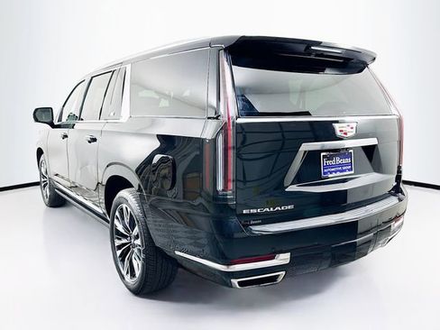 Used 2025 Cadillac Escalade ESV Premium Luxury w/ Touring Package image 6