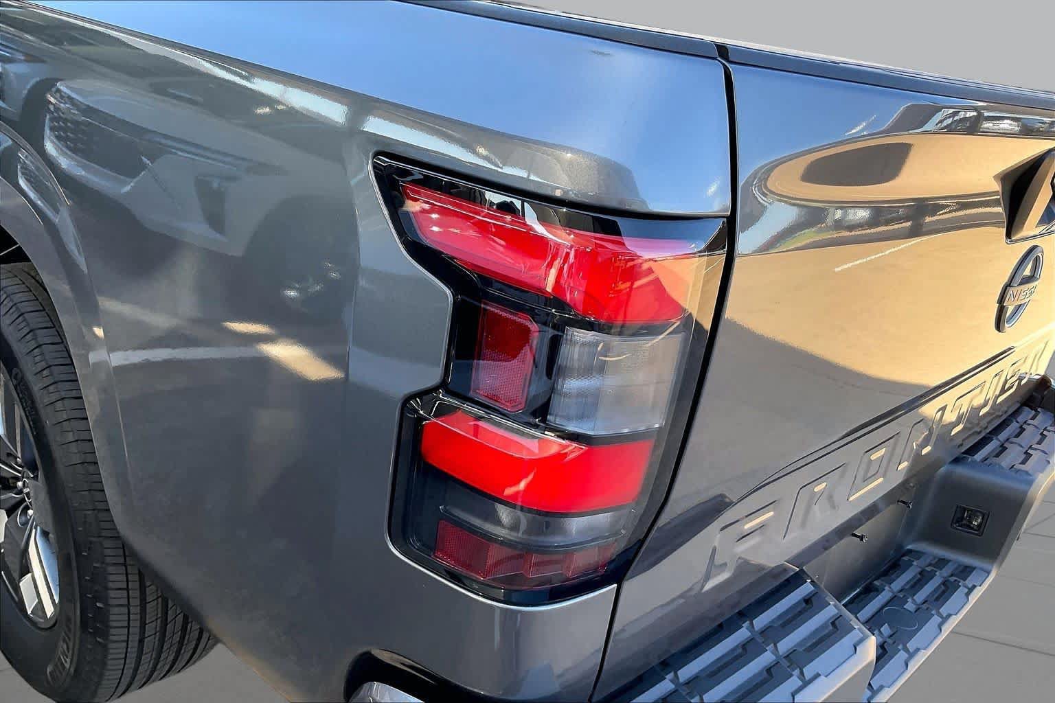 Used 2025 Nissan Frontier SV RWD image 27