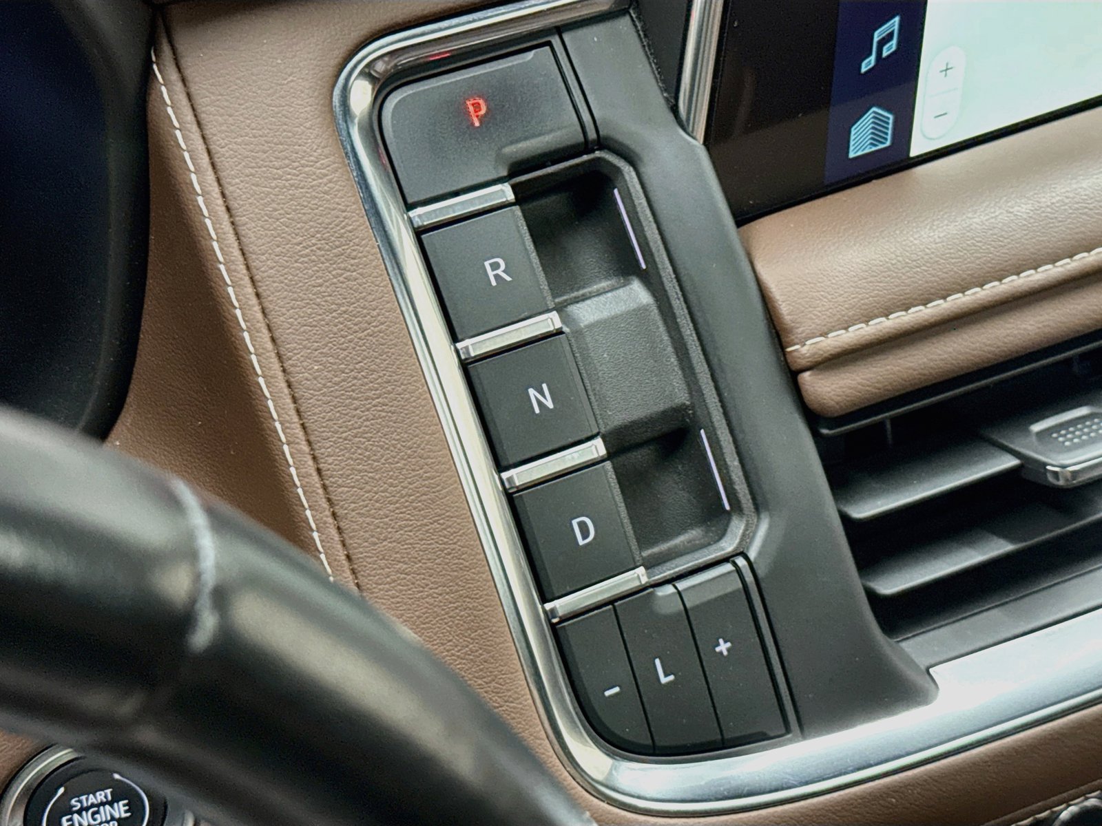 Used 2024 Chevrolet Suburban High Country w/ Advanced Technology Package AWD/4WD image 20