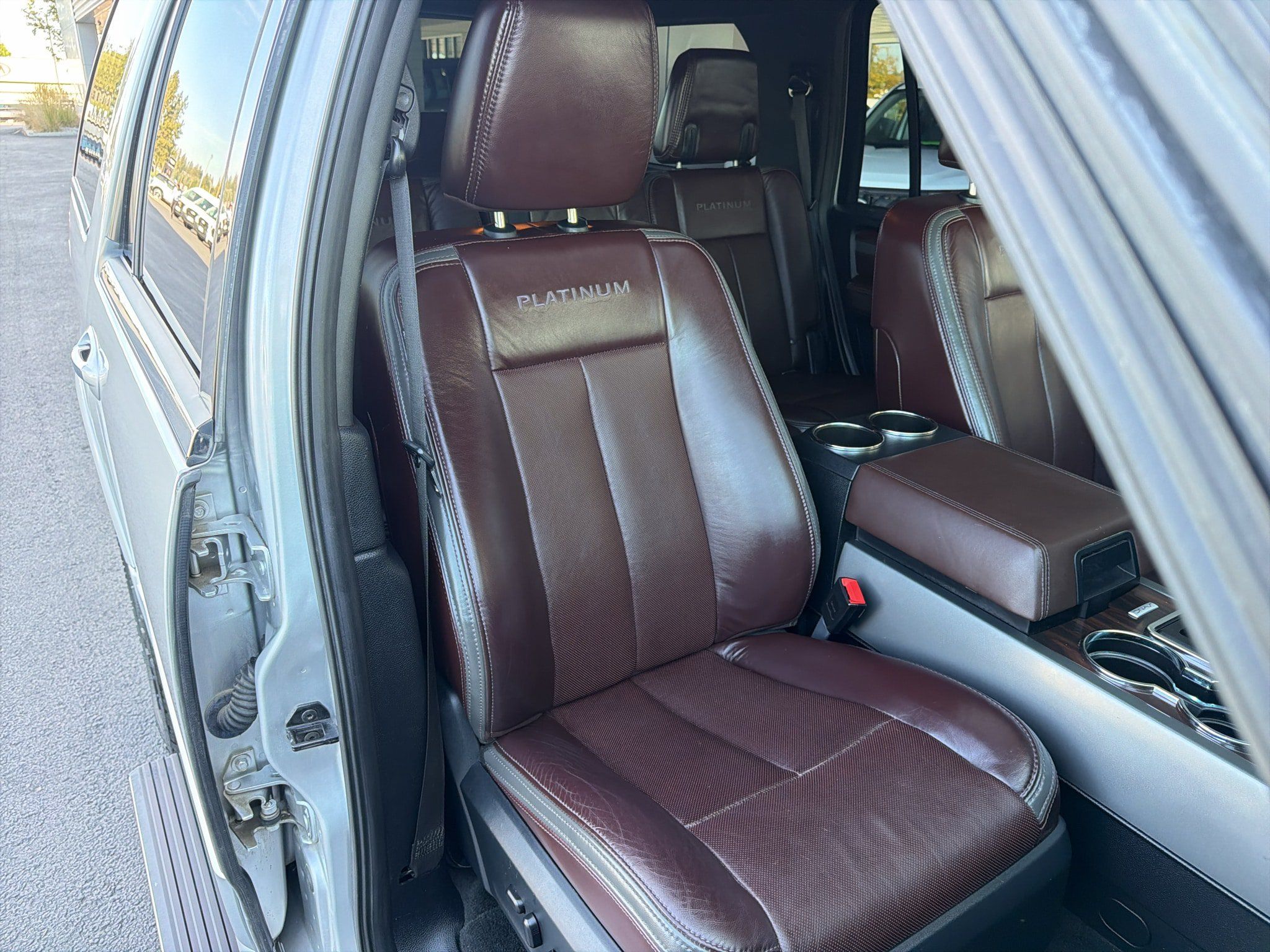 Used 2016 Ford Expedition Platinum AWD/4WD image 9