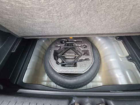 Used 2023 Hyundai Venue SEL FWD image 31