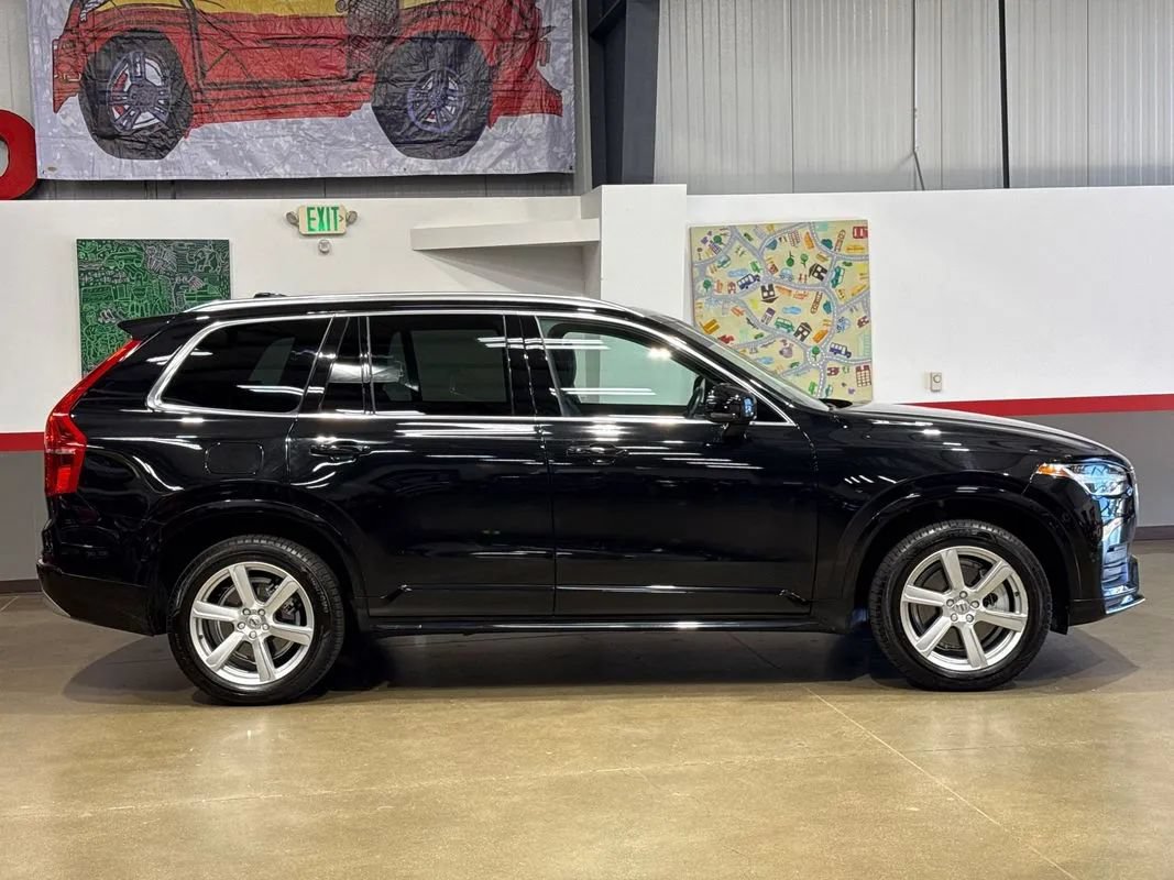 Used 2022 Volvo XC90 T5 Momentum AWD/4WD image 3