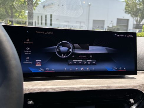 Certified 2025 BMW 330i Sedan RWD image 29
