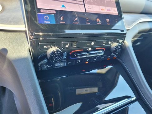 New 2025 Jeep Grand Cherokee Limited w/ Trailer Tow Package image 25