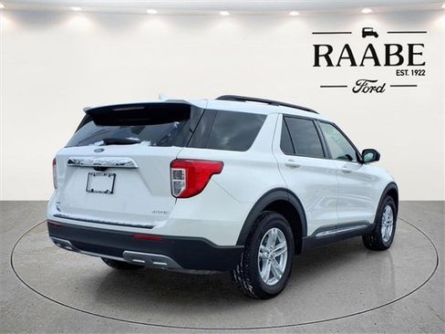 Used 2022 Ford Explorer XLT w/ Equipment Group 202A image 11