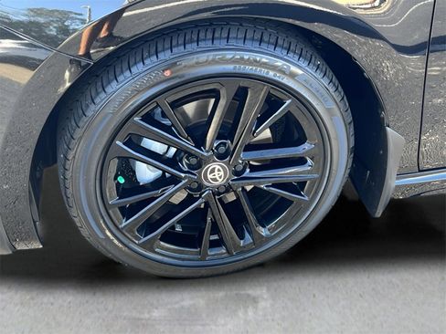 Certified 2025 Toyota Camry Hybrid image 24