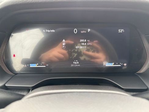 Used 2025 Jeep Grand Cherokee Laredo image 16