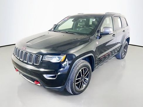Used 2020 Jeep Grand Cherokee Trailhawk w/ Trailhawk Luxury Group AWD/4WD image 4