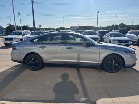 Used 2025 Honda Accord SE image 4