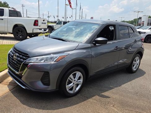 Used 2025 Nissan Kicks Play S FWD image 3
