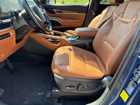 Used 2025 Kia Telluride AWD image 9