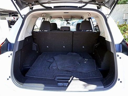 Used 2025 Nissan Rogue S image 13