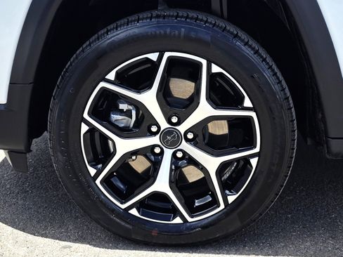 Certified 2026 Jeep Compass Limited AWD/4WD image 9