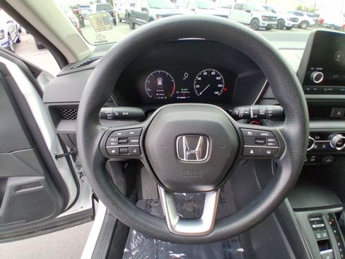Used 2023 Honda CR-V EX image 15