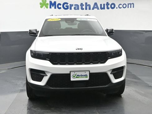 Used 2023 Jeep Grand Cherokee Altitude AWD/4WD image 5