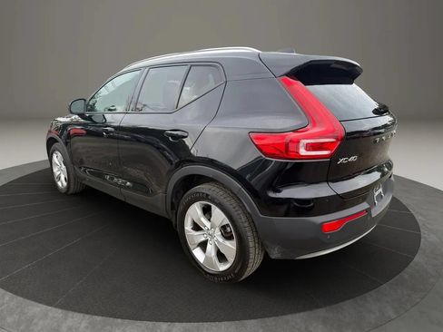 Used 2021 Volvo XC40 T4 Momentum FWD image 7