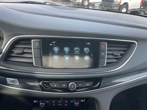 Used 2019 Buick Enclave Essence image 24
