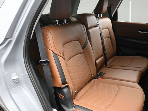 Certified 2025 Nissan Pathfinder Platinum w/ Cargo Package FWD image 13
