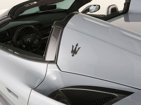 Used 2023 Maserati MC20 Spyder RWD image 16