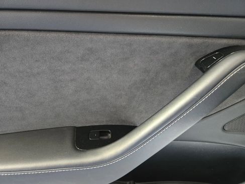Used 2018 Tesla Model 3 Long Range RWD image 11