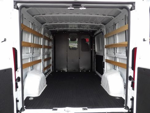 Used 2025 RAM ProMaster 2500 w/ U-Haul Equipment Group FWD image 42
