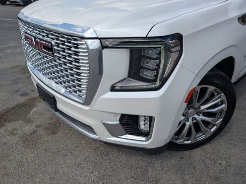 Used 2023 GMC Yukon Denali w/ Denali Reserve Package image 13