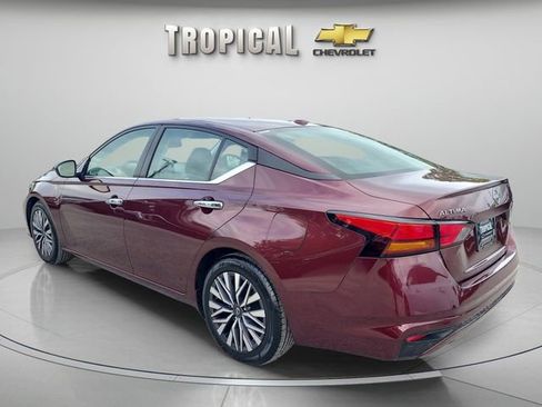 Used 2024 Nissan Altima 2.5 SV image 3