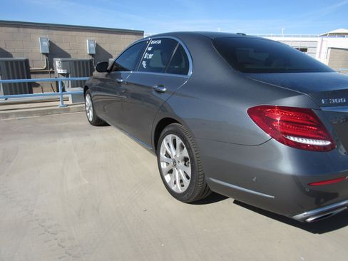 Used 2018 Mercedes-Benz E 300 E 300 image 4