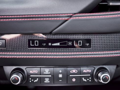 Used 2022 Ferrari F8 Tributo image 76