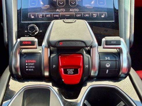 Used 2021 Lamborghini Urus AWD/4WD image 42