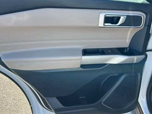 Certified 2022 Ford Explorer XLT RWD image 15