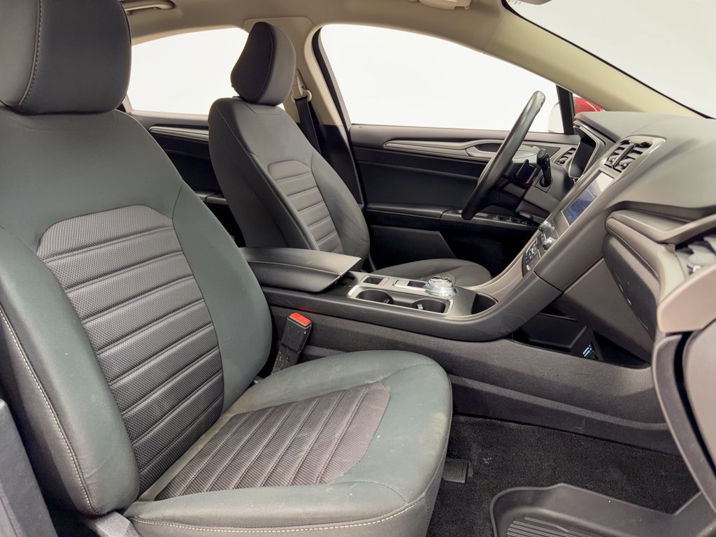 Used 2020 Ford Fusion SE AWD/4WD image 30