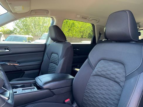 Used 2022 Nissan Pathfinder SV w/ SV Black Package image 10