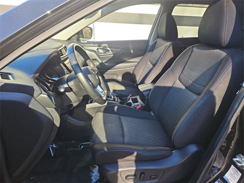 Used 2019 Nissan Rogue SV image 18