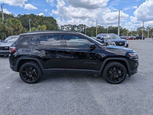 Used 2026 Jeep Compass Latitude AWD/4WD image 2