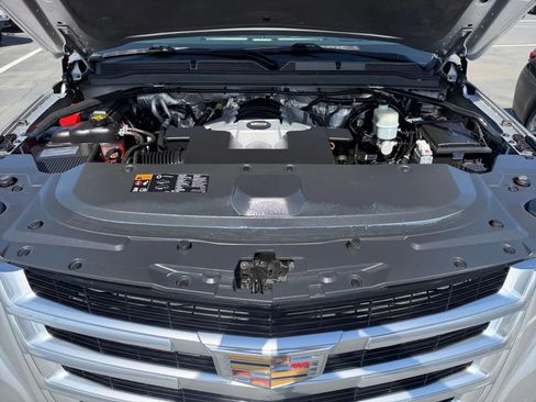 Used 2016 Cadillac Escalade Luxury AWD/4WD image 25