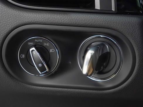 Used 2026 Porsche Macan AWD/4WD image 26